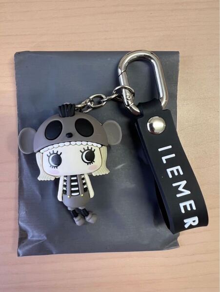 超フォロー割【新品未使用】ILEMER ハッピーチャーム キーホルダーグレー