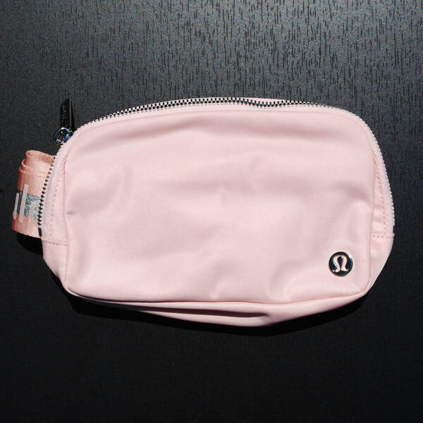 lululemon ルルレモン Everywhere ベルトバッグ 1L ワードマーク