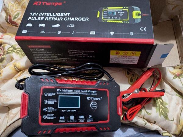 新品 急速バッテリー充電器 12V車コンパクト充電器 自動車 バイク 急速充電