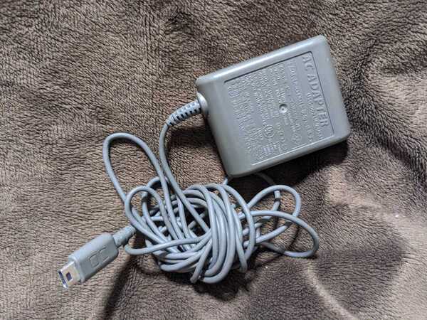 匿名配送★ニンテンドーDS Lite 用 純正 ACアダプタ 充電器 DSライト USG-002