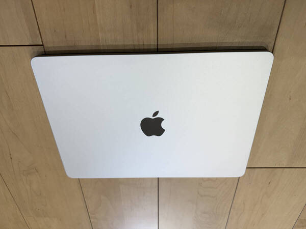 超美品 MacBook Air (M2, 2022) 13.6 スターライト|US配列 24GB/1TB