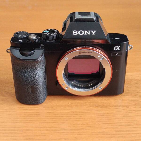 SONY α7 本体+バッテリー ミラーレス一眼カメラ