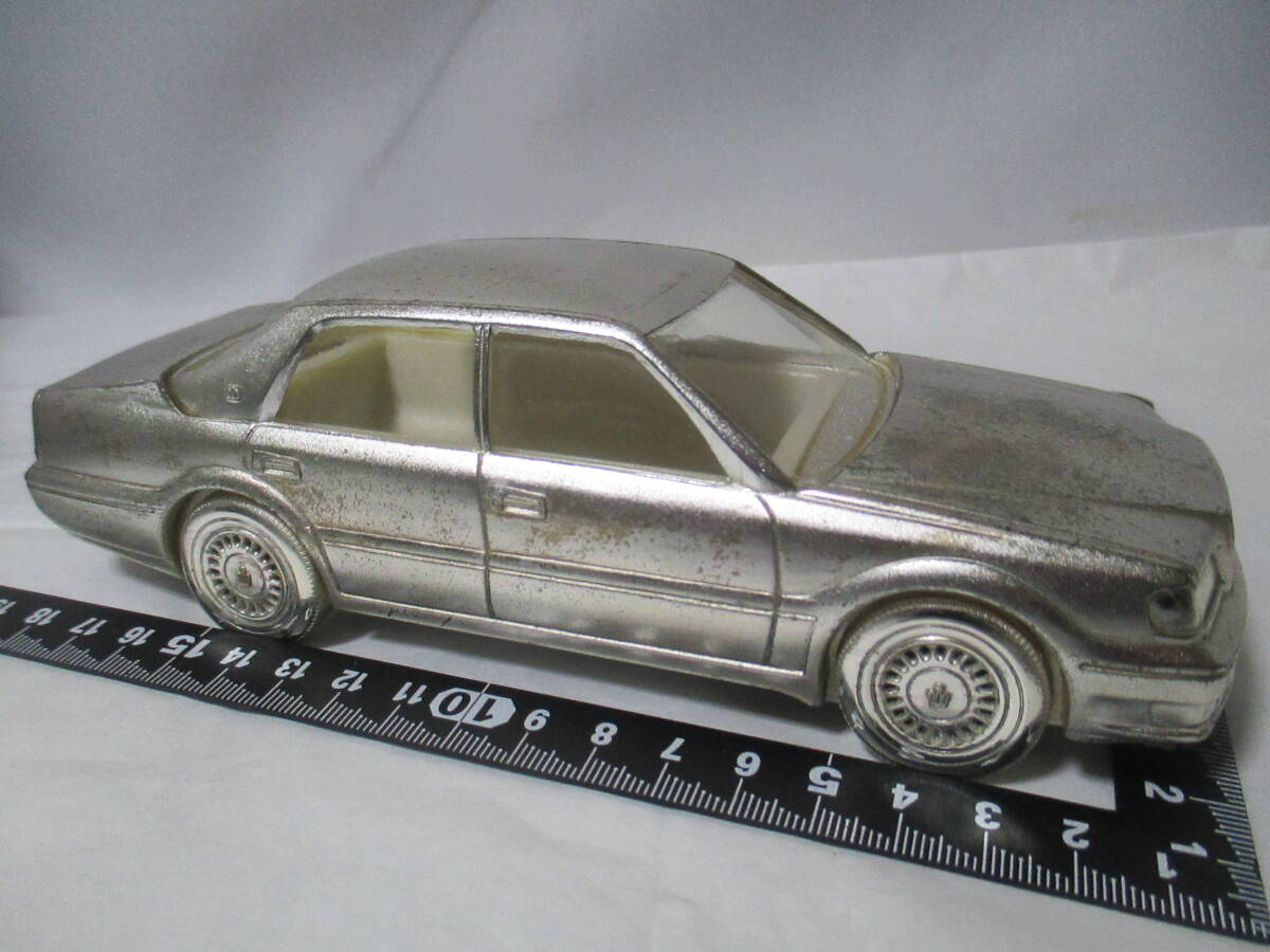 Y7926 OKIMONO metal Toyota Crown car figure box Showa retro