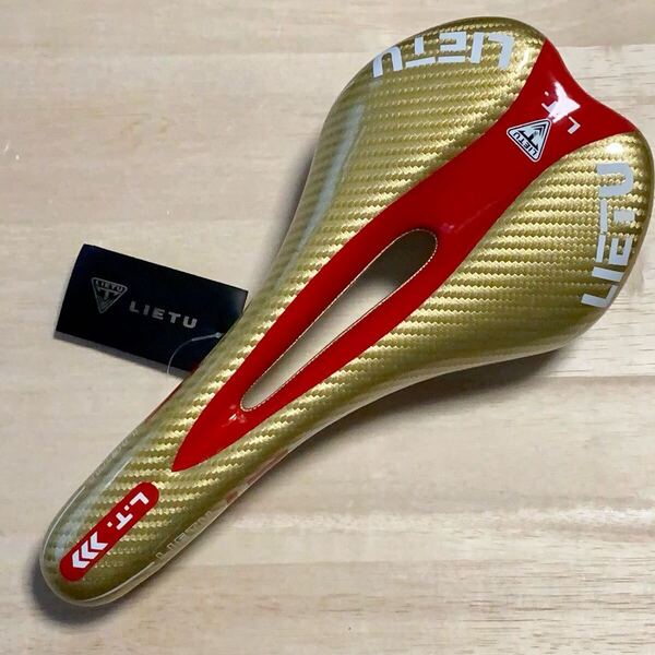 L.T.自転車サドル スポーツバイク仕様 ゴールド赤ライン【匿名配送 送料無料】