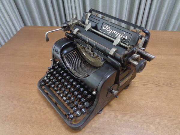ジャンク品扱い OLYMPIA MOD8 オリンピアタイプライター 1939年製
