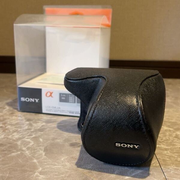 美品! SONY ソニー カメラケース レンズジャケット LCS-EML2A ブラック 生産完了品 E 18-55mm F3.5-5.6 OSS装着時専用レンズジャケット