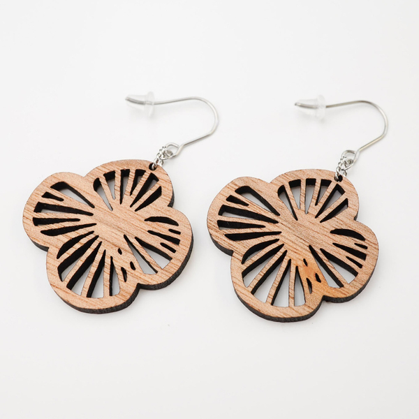 【木tch】クルミの木・ピアス(ハング)クローバー