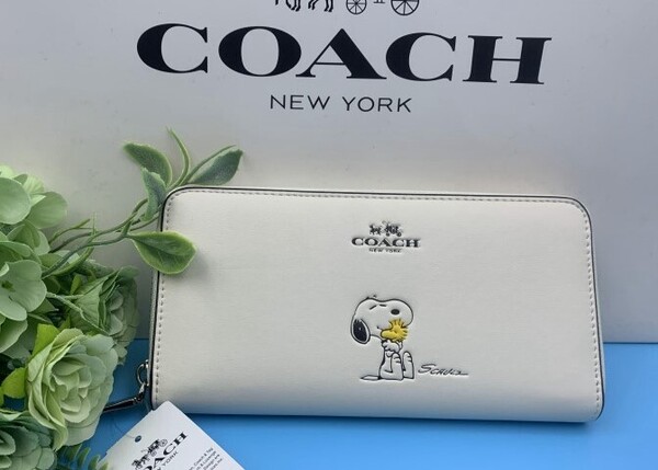 COACH コーチ 長財布 財布 レディース スヌーピー ホワイト白 プレゼント 贈り物 ギフト ロング ジップ 新品 ファッション F53773 A102