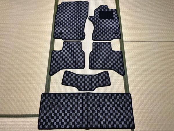 ■送料無料■トヨタ ランクル 250系 7人乗車 チェックグレー フロアマット カーマット 日本産 新品 アウトドア(年式:R6年4月~現行)