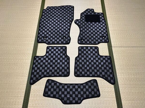 ■送料無料■トヨタ ランクル 250系 5人乗車 チェックグレー フロアマット カーマット 日本産 新品 アウトドア(年式:R6年4月~現行)