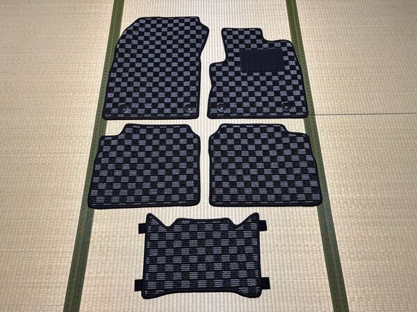 ■送料無料■ニッサン エクストレイル T33系 5人乗車用 チェックグレー フロアマット カーマット 日本産 新品(年式:R4年7月~現行)
