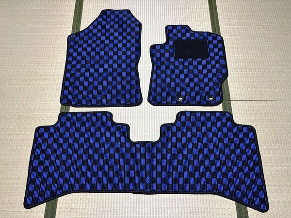 ■送料無料■トヨタ カローラフィールダー NKE165G 前期 HV チェック 青黒 フロアマット 日本産 新品(年式:H24年5月~H27年3月)