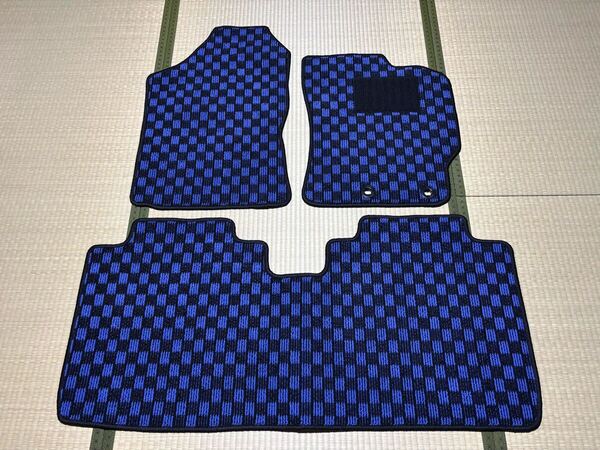 ■送料無料■トヨタ カローラフィールダー 160系 後期 GS車用 チェックブルー 青黒 フロアマット 日本産 新品(年式:H27年3月~現行)