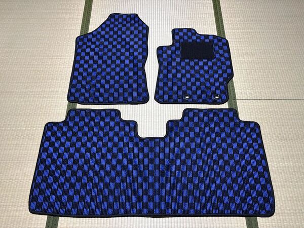 ■送料無料■トヨタ カローラフィールダー 160系 前期 GS チェックブルー フロアマット 日本産 新品(年式:H24年5月~H27年3月)