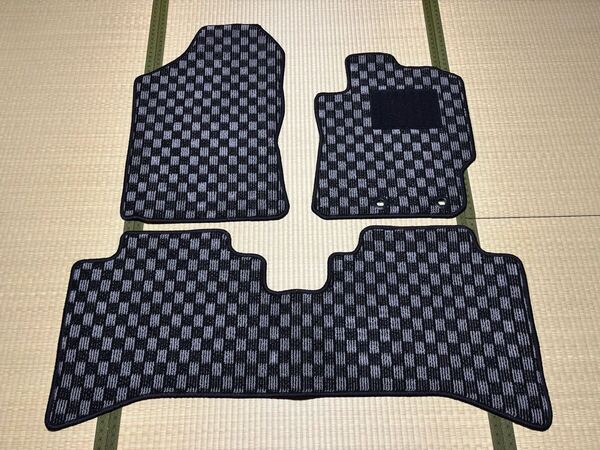 ■送料無料■トヨタ カローラフィールダー NKE165G 前期 HV用 チェック柄 フロアマット 日本産 新品(年式:H24年5月~H27年3月)