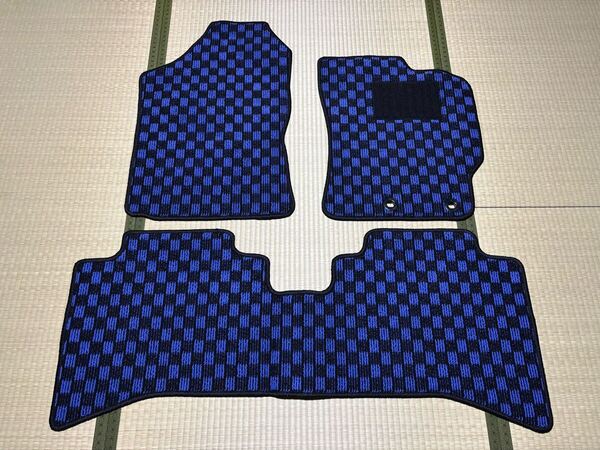 ■送料無料■トヨタ カローラフィールダー NKE165G 後期 HV用 チェックブルー 青黒 フロアマット 日本産 新品(年式:H27年3月~現行)