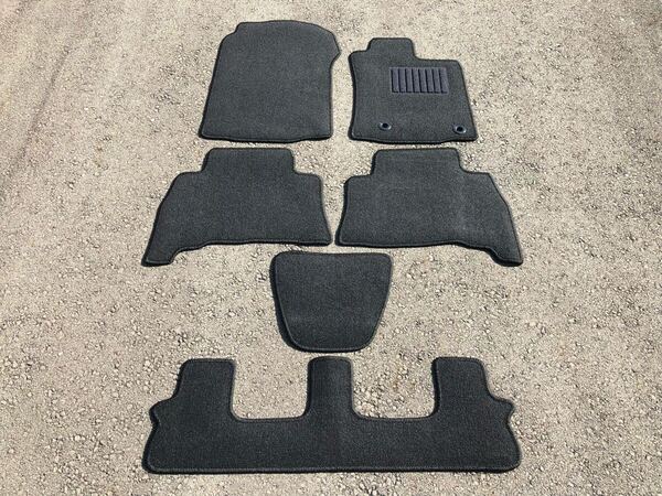 ■送料無料■トヨタ ランクルプラド 150系 後期 黒無地 フロアマット カーマット 日本産 新品 アウトドア(年式:H25年9月~現行)