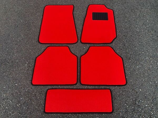 ■送料無料■トヨタ カローラレビン スプリンタートレノ AE86 赤無地 レッド フロアマット カーマット 旧車 レトロ 日本産 新品 ドリフト
