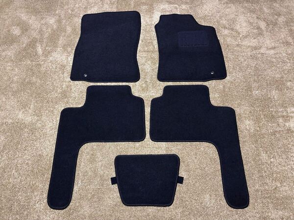 ■送料無料■トヨタ ランクルプラド 95系 5人車用 黒 ブラック フロアマット 日本産 新品 アウトドア(年式:H8年5月~H14年10月)