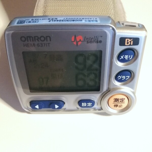 OMRON (オムロン) デジタル自動手首式血圧計 HEM-637IT