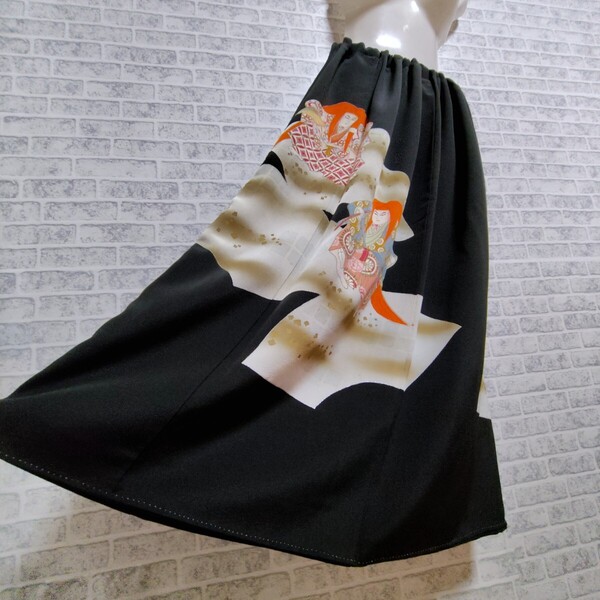 人物*黒留袖 ゴムスカート ハンドメイド 着物リメイク ロングスカート 豪華 ゆったりの方も 素敵 豪華 マキシスカート