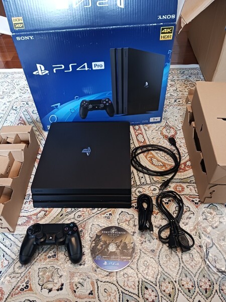 良品 PS4pro CUH-7100B 1TB 本体一式 モンスターハンターワールド おまけ付き 動作品 送料無料 SONY ジェットブラック
