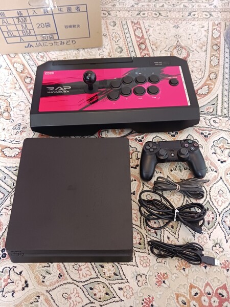 豪華 ps4 薄型 cuh-2200A 本体一式 動作確認済み リアルアーケードPro.V HAYABUSA ヘッドセット端子付 おまけ付き 送料無料