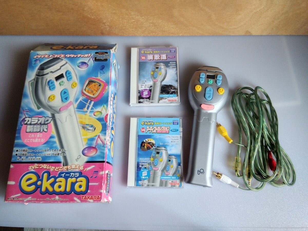 平成レトロ イーカラマイクとハンズフリータイプとe-karaカートリッジ2本付き 平成レトロ イーカラマイクとハンズフリータイプとe-kara