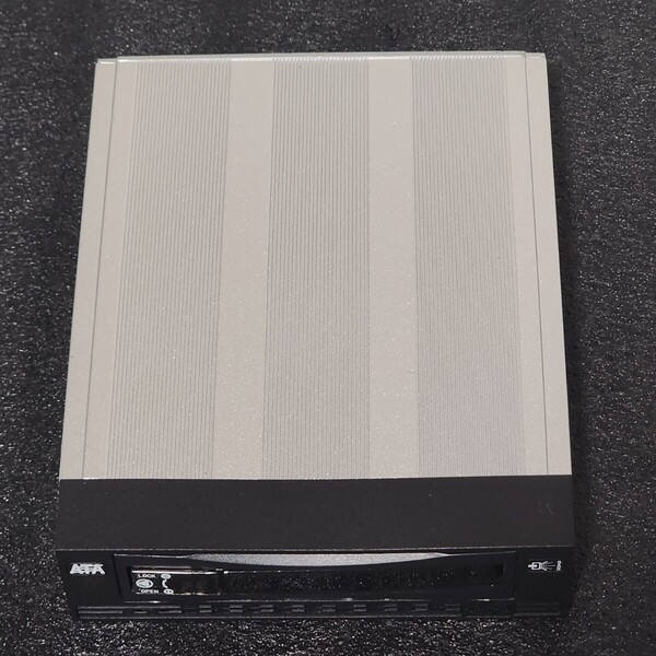 Dirac CRS-136SS 3.5インチ→5.25インチ変換 5インチベイ用 HDDリムーバブルラック 冷却ファン搭載 SATAインターフェース内蔵 PCパーツ