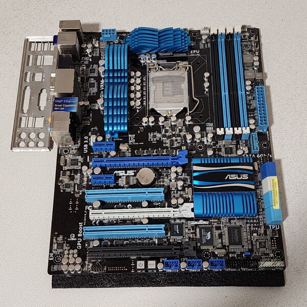 ASUS P8Z68-V PRO IOパネル付属 LGA1155 ATXマザーボード 第2・3世代CPU対応 最新Bios 動作確認済 PCパーツ