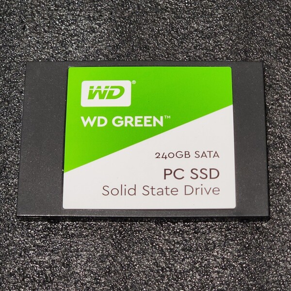 WesternDigtal WD Green(WDS240G1G0A-00SS50) 240GB SATA SSD 正常品 2.5インチ内蔵SSD フォーマット済 PCパーツ 動作確認済 250GB 256GB