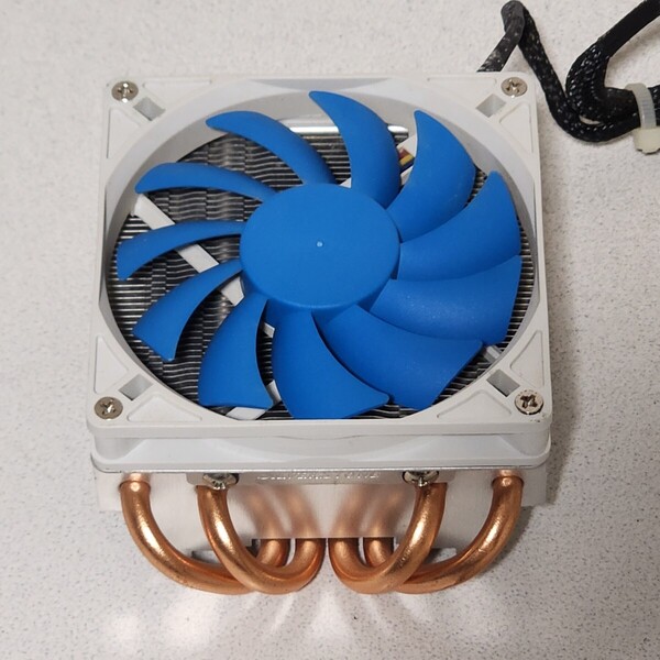 【送料無料】SilverStone Argon Series SST-AR06 92mmトップフロー型CPUクーラー 全高58mm ロープロファイル LGA115X・1200等対応 PCパーツ