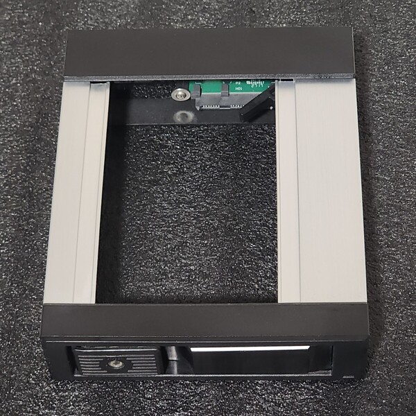 Dirac DIR-SG310/12G 3.5インチ→5.25インチ変換 5インチベイ用 HDDリムーバブルケース SATAインターフェース内蔵 PCパーツ