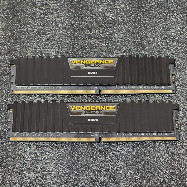 CORSAIR VENGEANCE LPX DDR4-2666MHz 16GB (8GB×2枚キット) CMK16GX4M2A2666C16 動作確認済み デスクトップ用 PCメモリ