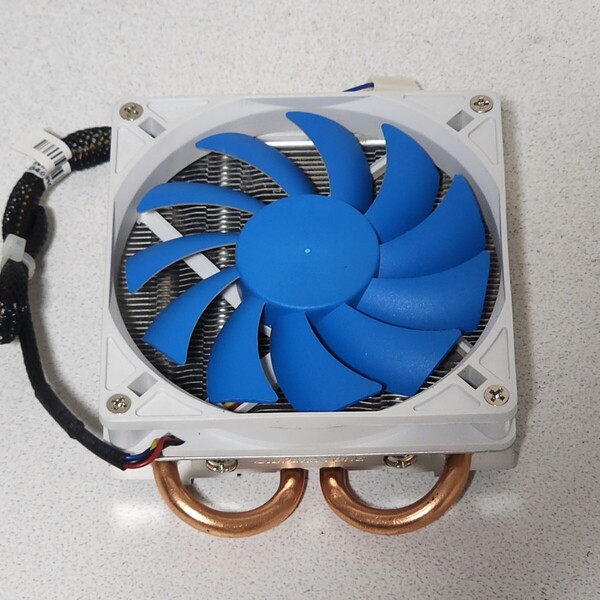 【送料無料】SilverStone Argon Series SST-AR05 92mmトップフロー型CPUクーラー 全高37mm ロープロファイル LGA115X・1200等対応 PCパーツ