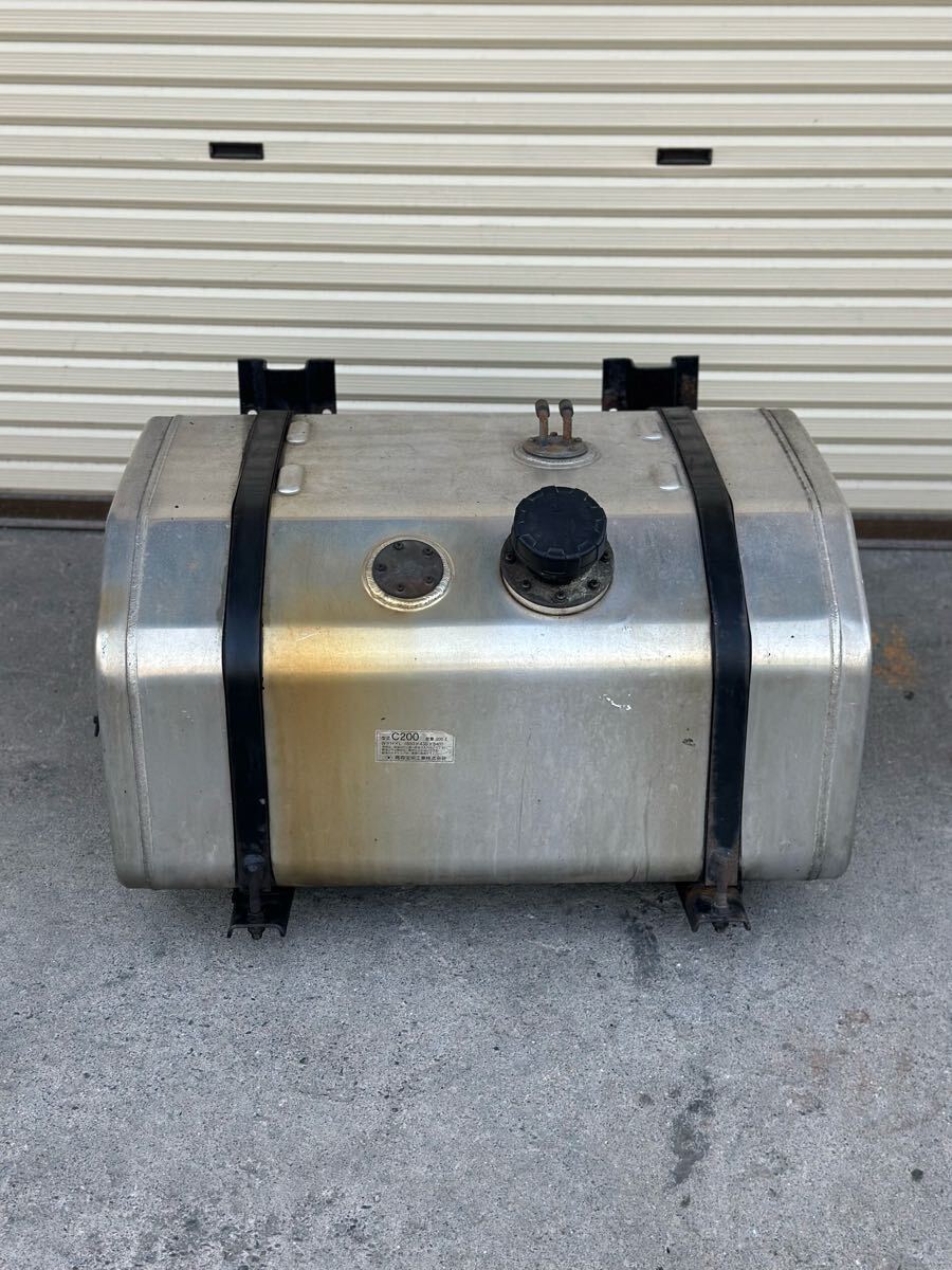 日野10トンダンプ200L燃料タンク 未使用 日野 燃料タンク 200L メイン ステー付 L900×W652×H415