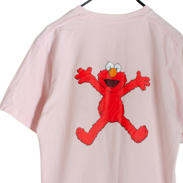 UNIQLO ユニクロ UT KAWS セサミストリート コラボ Tシャツ 半袖 Sサイズ ピンク クルーネック ロゴプリント アメカジ