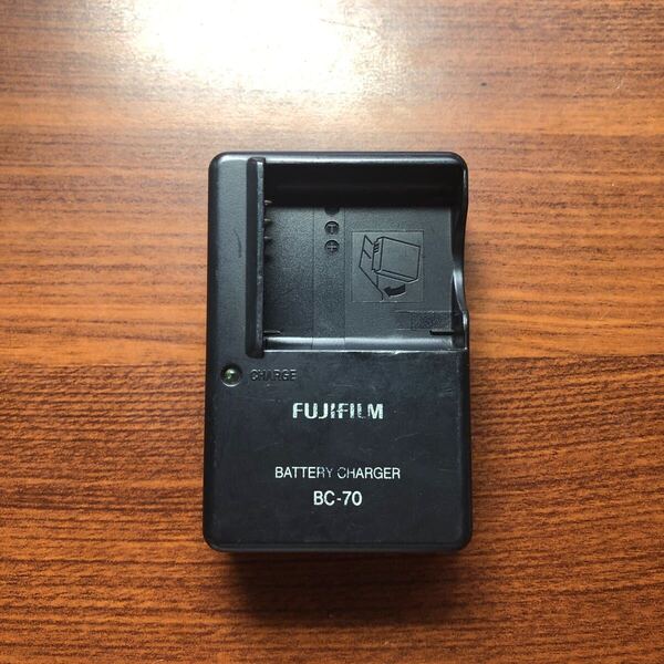送料無料 動作確認済み BC-70 FUJIFILM 富士フイルム バッテリーチャージャー 充電器 純正品
