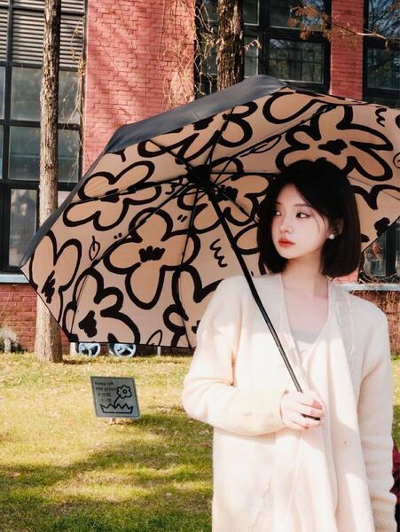 折りたたみ傘 晴雨兼用 UVカット 雨傘 日傘 花柄 可愛い 丈夫 8本骨 手動タイプ コンパクト 便利 ギフト オシャレ 紫外線遮断