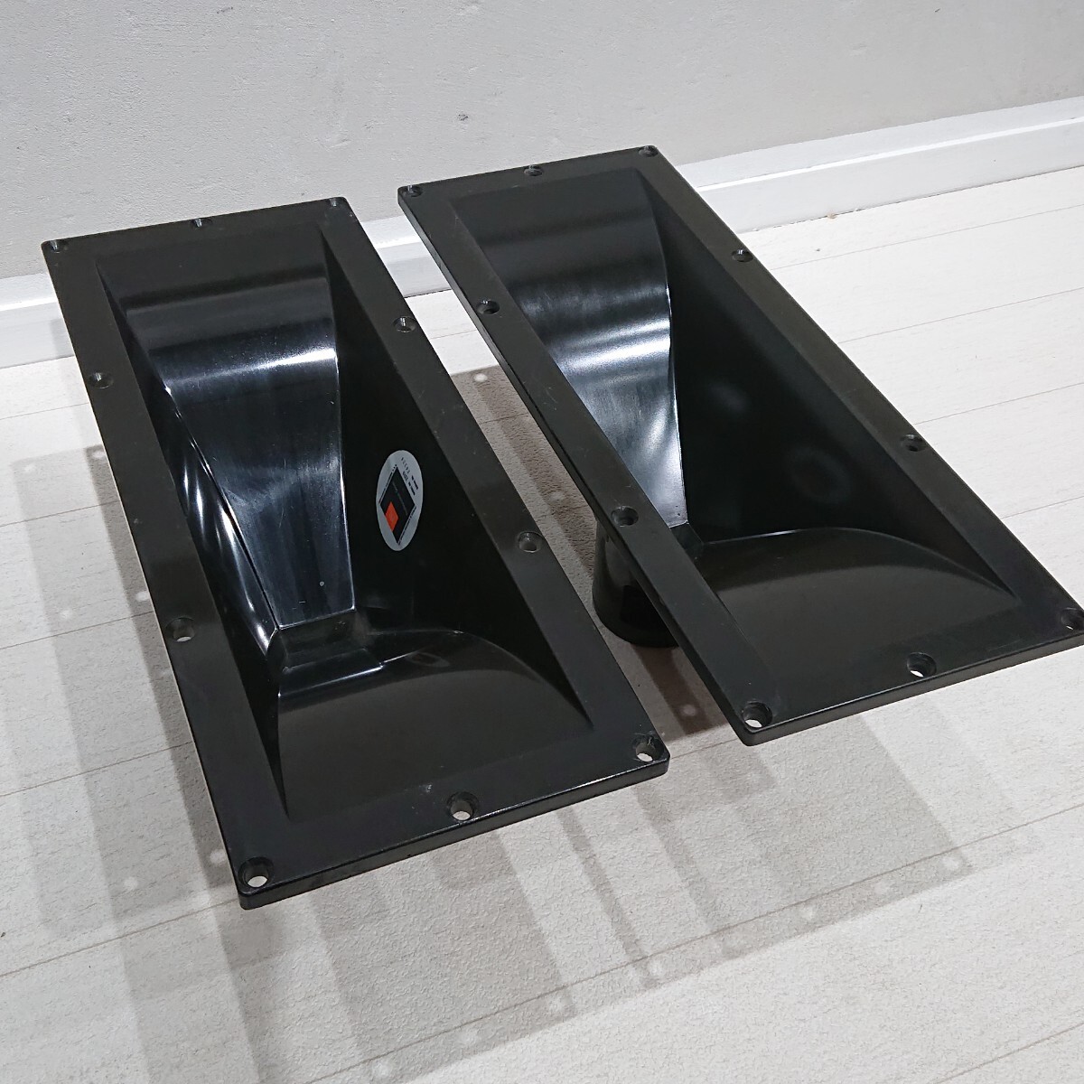 2370A | JBL Professional Loudspeakers | English (US)
