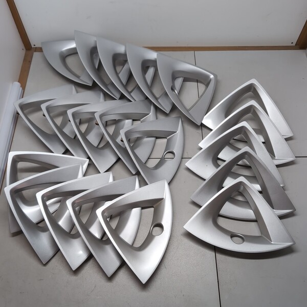 トヨタ プリウス 50系 前期 ZVW50 ZVW51 ZVW52 ZVW55 純正 ホイール アクセントピース シルバー 1台分 ホイールキャップ