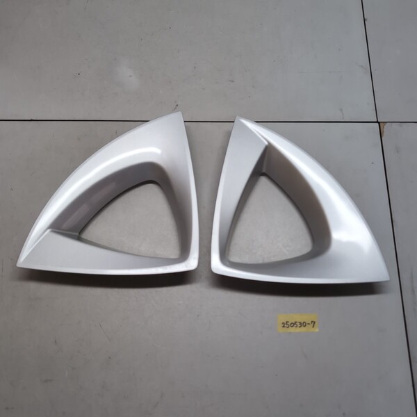 トヨタ プリウス 50系 前期 ZVW50 ZVW51 ZVW52 ZVW55 比較的美品 純正 ホイール アクセントピース ホイールキャップ シルバー 2個 250530-7