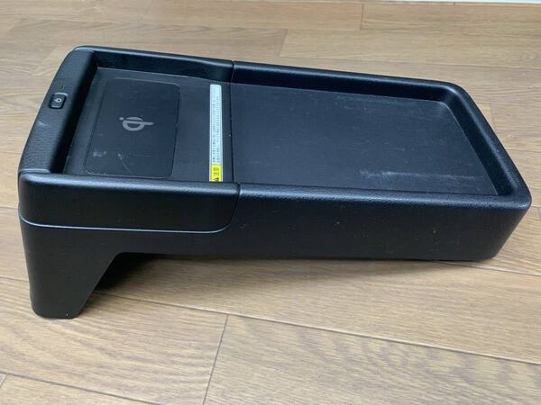 ☆送料無料☆ZWR80G 充電器付きセンターコンソールボックス 58810-28490