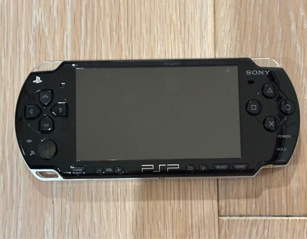 PSP-2000 本体 ソフト3枚、ケース付き 、電池パックとアダプタなし【通電確認済み】