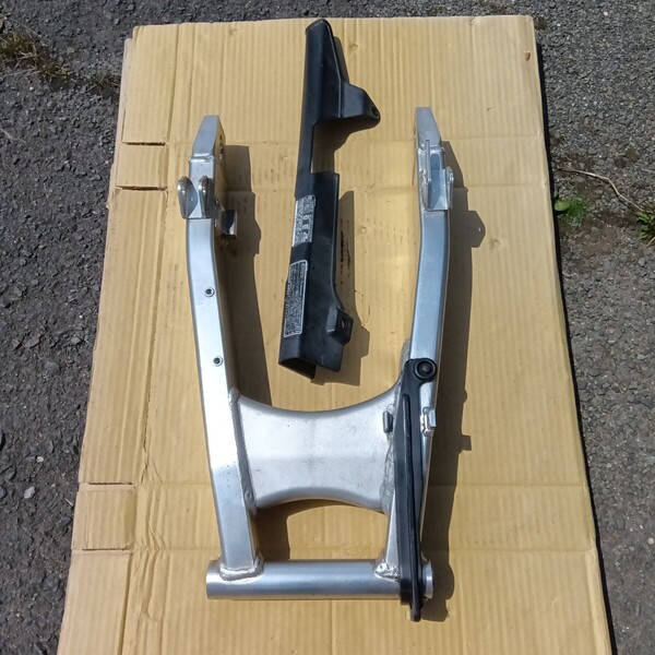 CB400SF NC39 純正スイングアーム中古です。