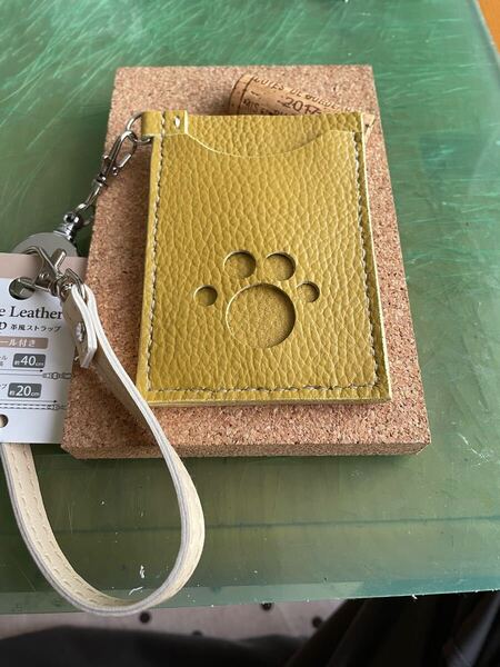 パスケース定期入れカードケース 本革レザーイエロー バッグチャーム キーホルダー