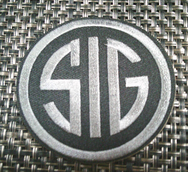 《黒灰円SG》新品SIG Sauerシグ・ザウアー刺繍ワッペン(パッチ)◆ミリタリー サバゲー◇◆銃 ライフル アメリカ メーカー■洋服・衣類DIY