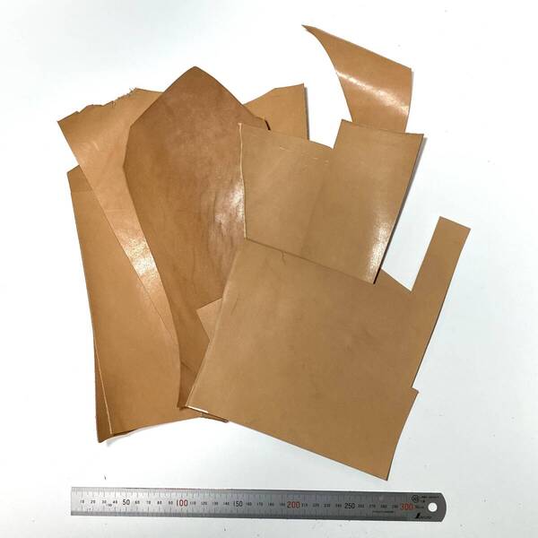 栃木レザー はぎれ 1.2mm タン 生成り 切り革 カットレザー ハギレ 端革 タンニン鞣し ヌメ革 牛革 D