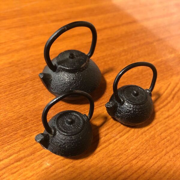〈送料無料〉箸置き 南部鉄 南部鉄器 鉄瓶 やかん 金属製 箸置 はしおき 金属工芸