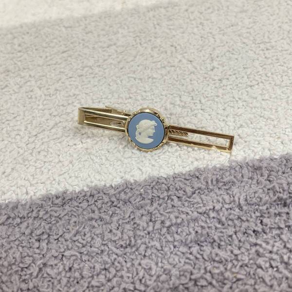 【ウェッジウッド】ネクタイピン Wedgwood 金 水色 結婚式 フォーマル ビジネス パーティー ストラットン stratton 女性 英国製